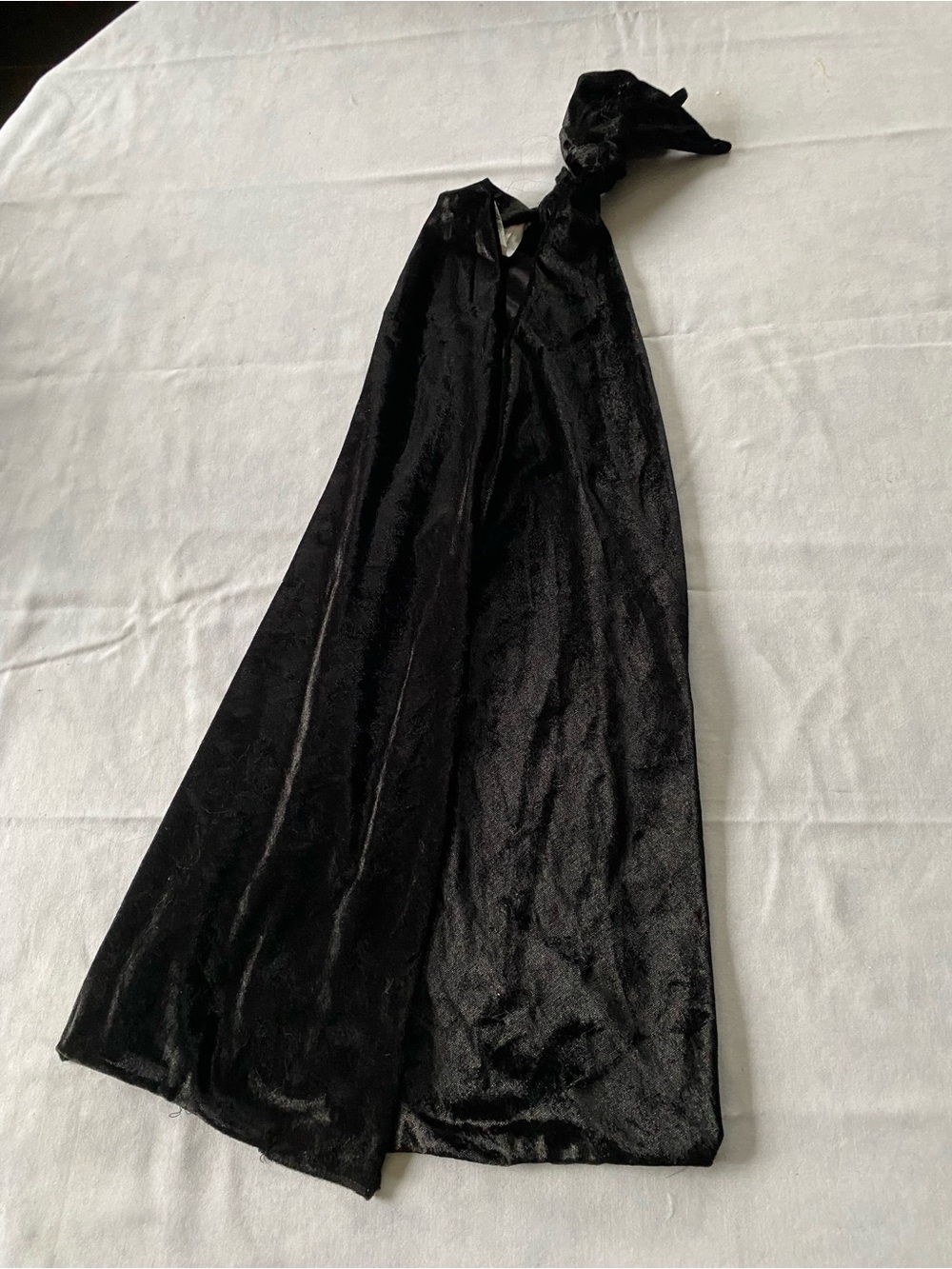 NWOT Halloween Black Kids Velvet Like Cape Size Large 10-12